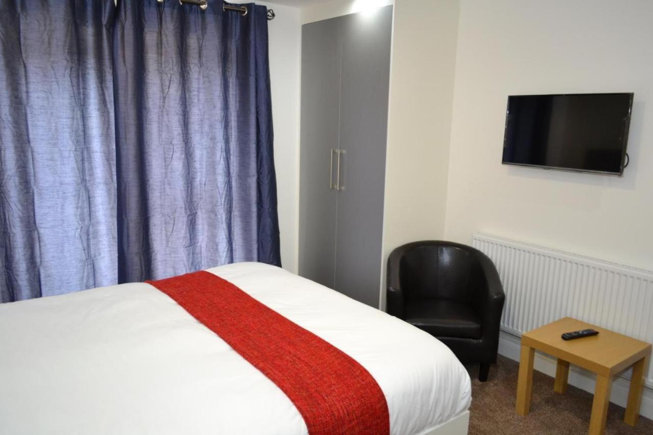 Heathrow Travellers Hub Bed & Breakfast เฮาน์สโลว์ ภายนอก รูปภาพ