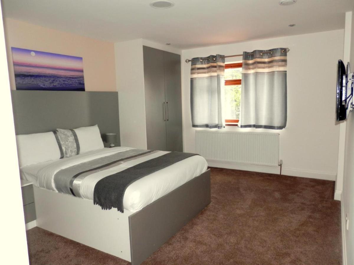 Heathrow Travellers Hub Bed & Breakfast เฮาน์สโลว์ ภายนอก รูปภาพ