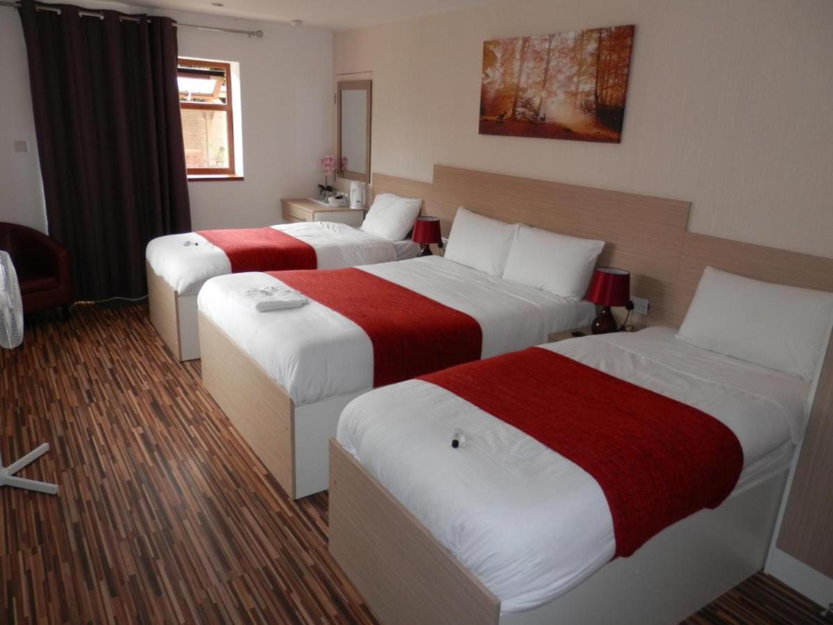 Heathrow Travellers Hub Bed & Breakfast เฮาน์สโลว์ ภายนอก รูปภาพ
