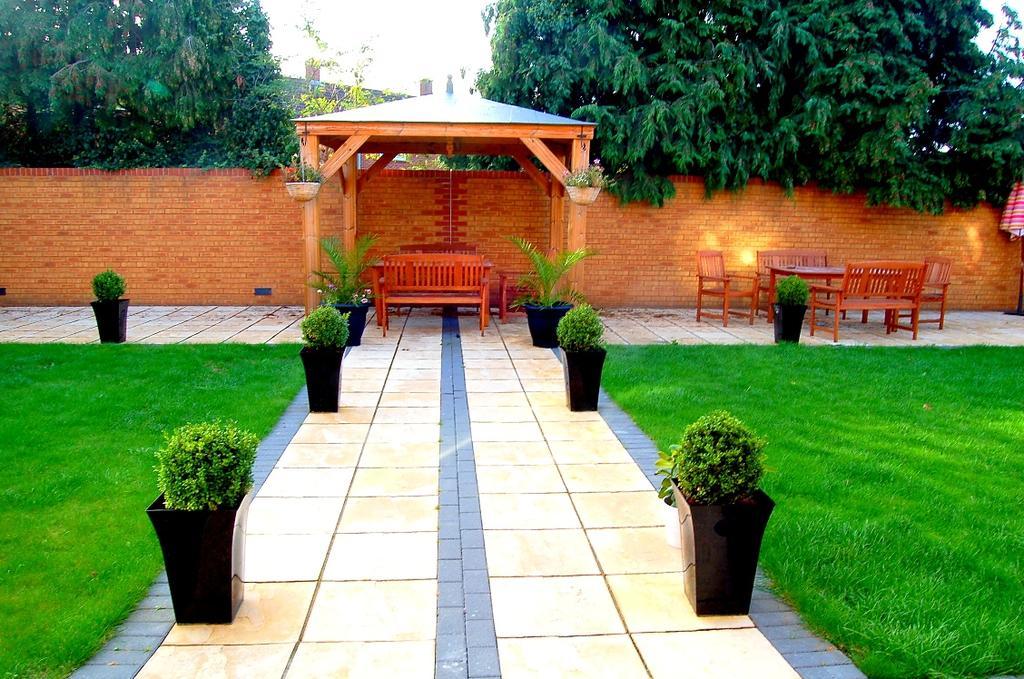 Heathrow Travellers Hub Bed & Breakfast เฮาน์สโลว์ ภายนอก รูปภาพ